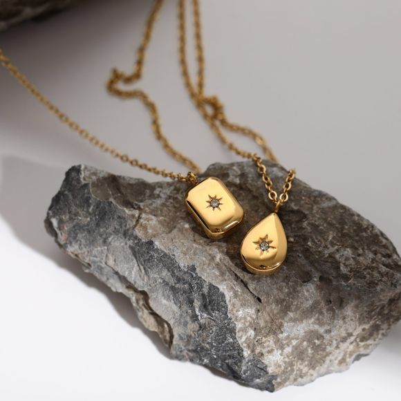 18K Gold Plated Rectangular Tag North Star Pendant Necklace - Picture 4 of 8